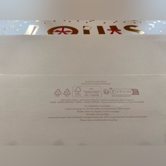 Authentic LV Paper Shopping Bag

Measurements 15.5”x 13.5” x 6.25” - Picture 8 of 12